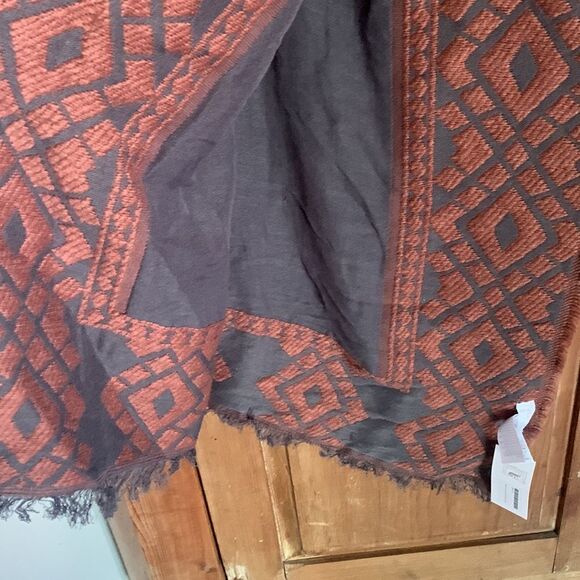 Romano gray rust embroidered fringe shawl NWT - Picture 4 of 8